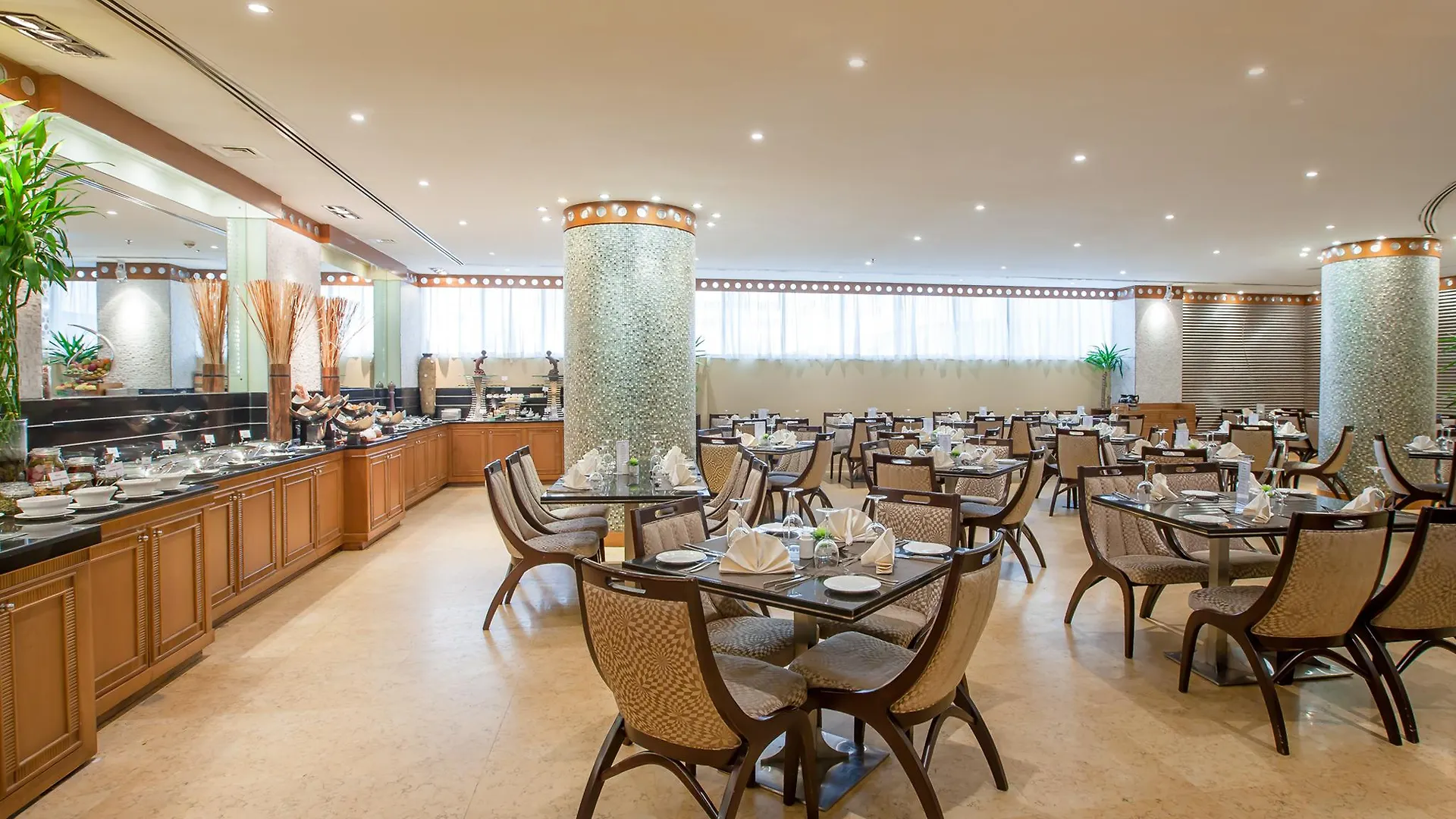Howard Johnson Plaza By Wyndham Dubai Deira Hotel