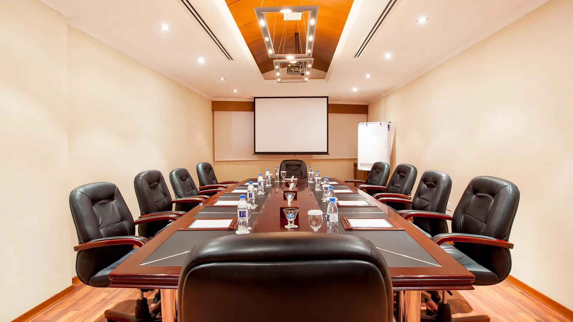 Howard Johnson Plaza By Wyndham Dubai Deira Hotel