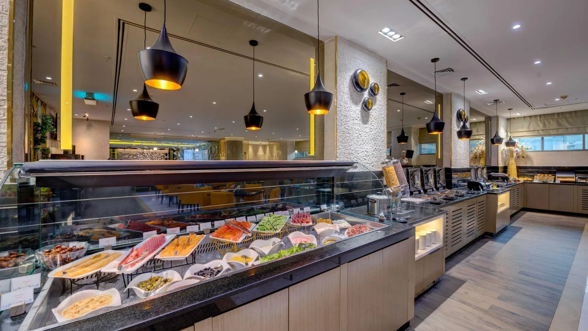 Howard Johnson Plaza By Wyndham Dubai Deira Hotel