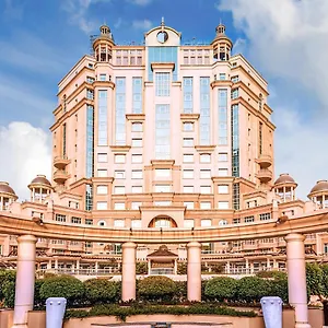 Swissotel Al Murooj 5*, Dubaj Egyesült Arab Emírségek