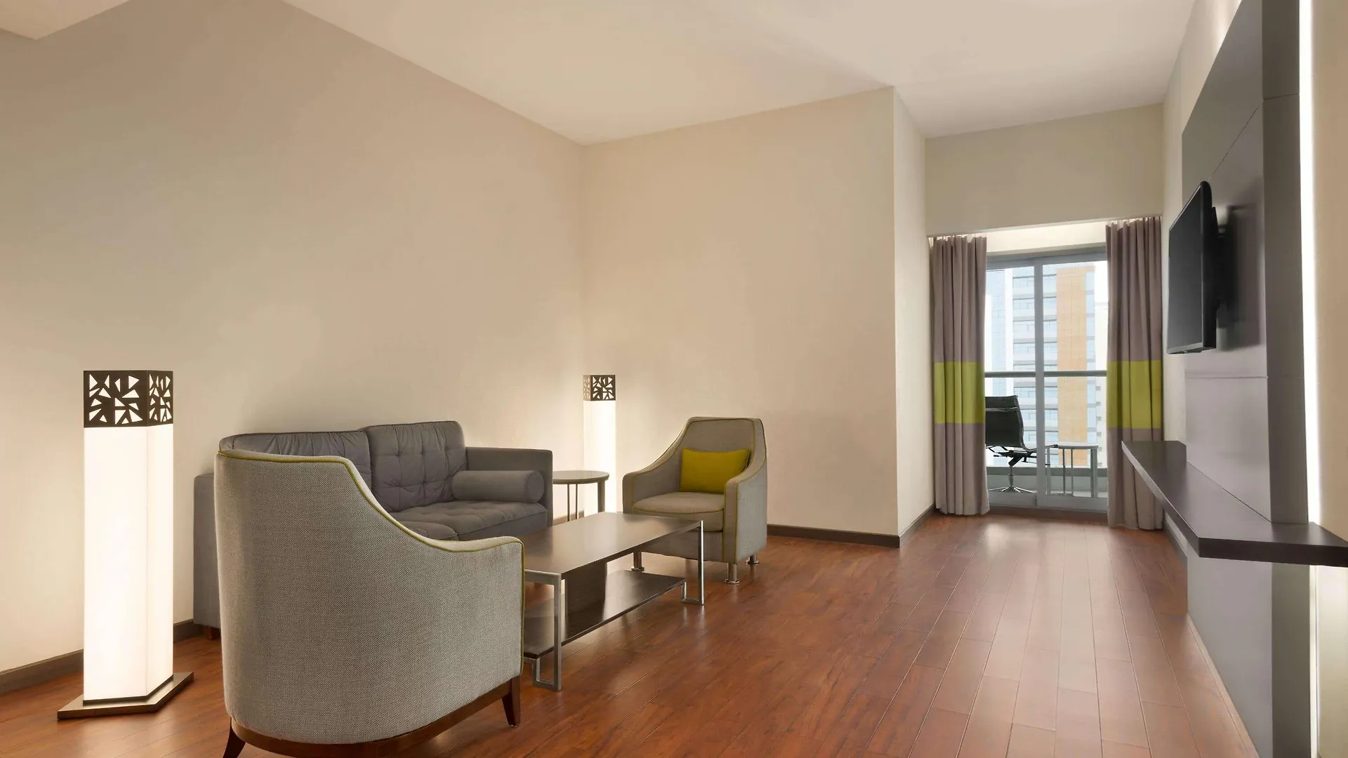 Howard Johnson Plaza By Wyndham Dubai Deira 4*,  United Arab Emirates