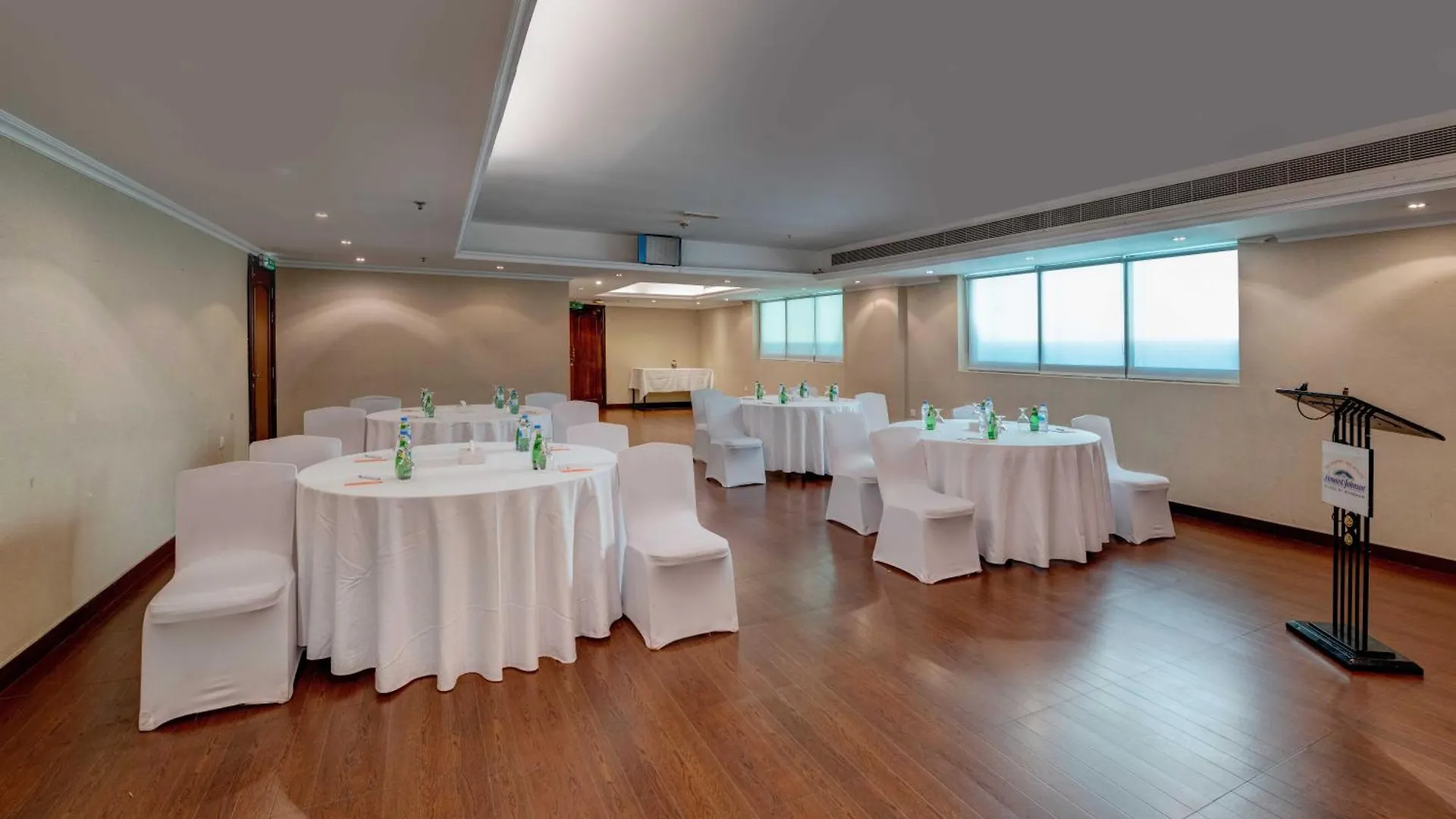 Howard Johnson Plaza By Wyndham Dubai Deira United Arab Emirates
